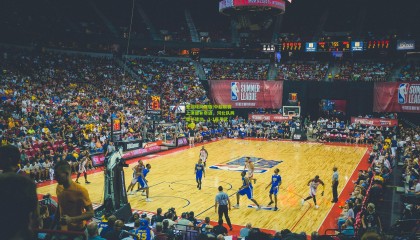 爱游戏网页版|中超联赛上演替补奇迹，河北队两替补建功，1-1逼平武汉队