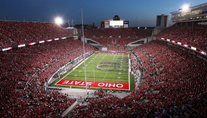 爱游戏体育下载_范比滕赞誉拜仁阵容跻身全球三强 看好孔帕尼持续引领成功风潮