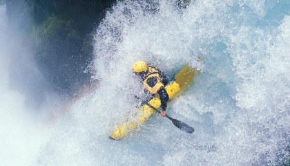爱游戏_多支球队虎视眈眈瞄准快艇内线支柱，洛城航母提前解体的风险骤增