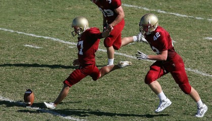 爱游戏体育下载：云南草根足球赛激情引爆半座县城 赛后杀牛宰羊共庆体育盛宴