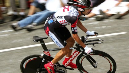 爱游戏网页版|林肯霸气执掌赛场面令，进攻细微处显漏洞，战队连胜希望渺茫