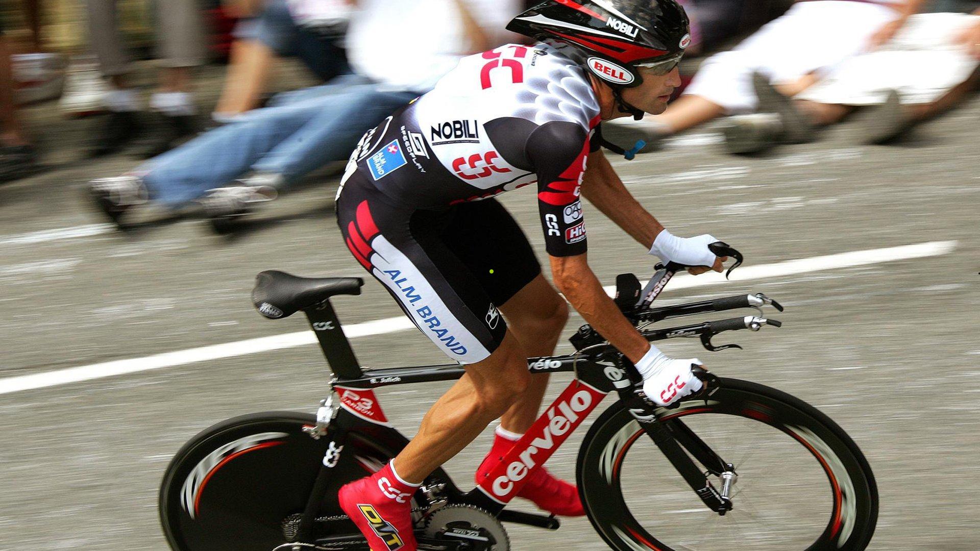 C罗智取AI守门员，漏洞利用助球队夺冠