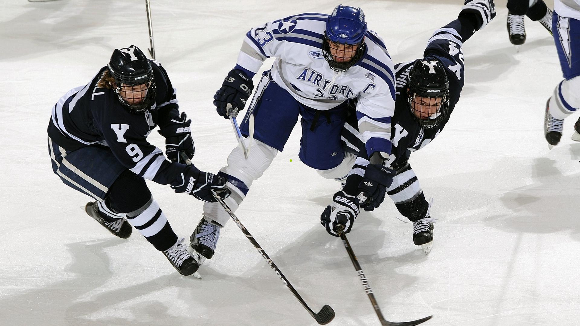 希罗逆境重生展超强调整能力！前四投全失后九连中，三节砍18+7+3率队取胜