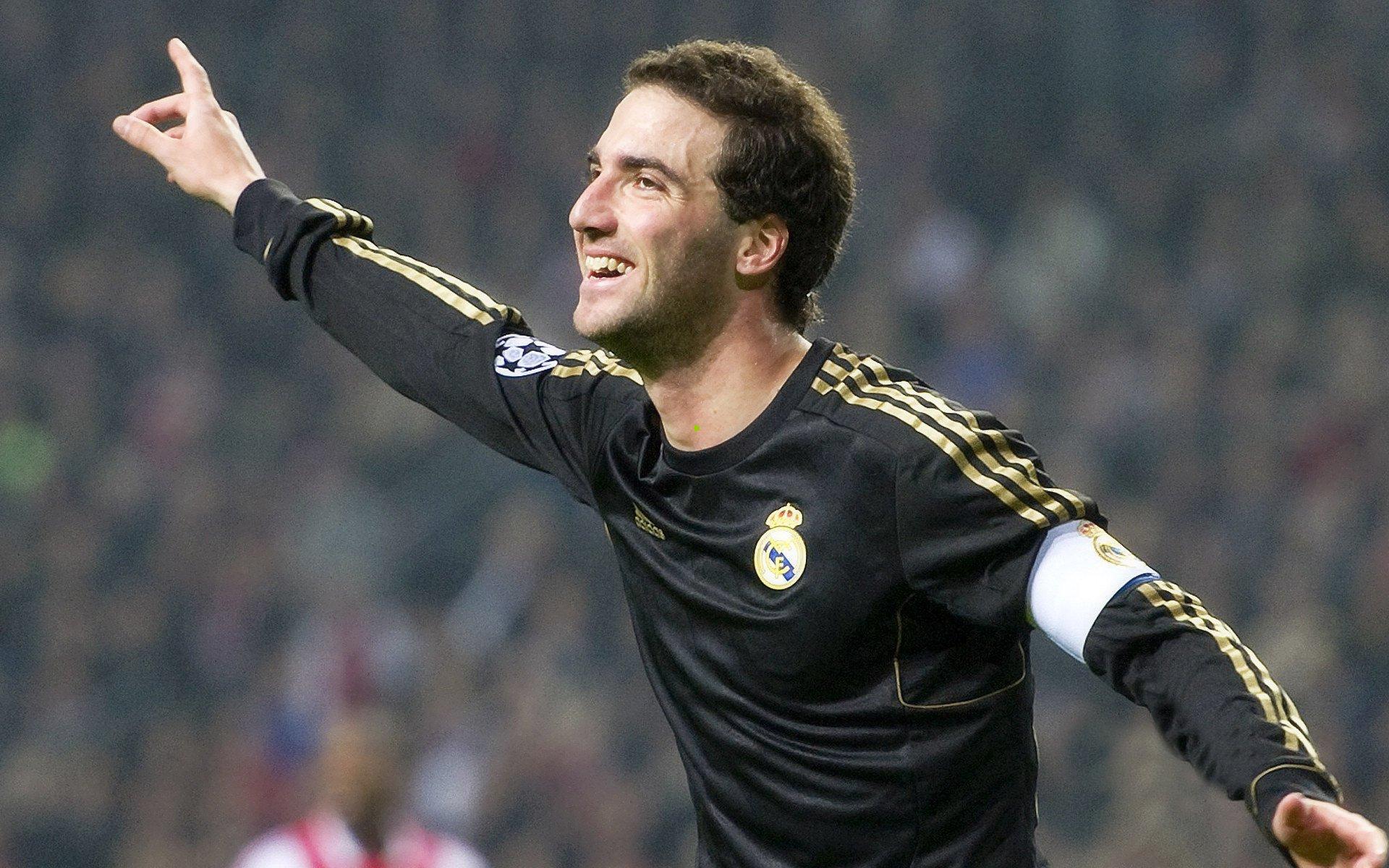 沙特足球明星因违禁药物遭受18个月禁赛,12强赛对阵国足全首发阵容成焦点